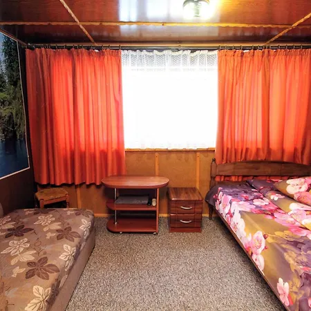 з трьома спальнями Yablunytsya