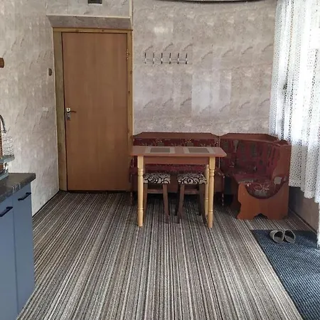 з трьома спальнями דירה