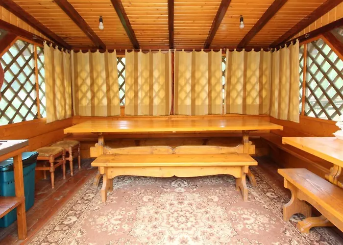 з трьома спальнями Apartment *