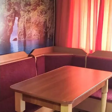 з трьома спальнями Apartman *